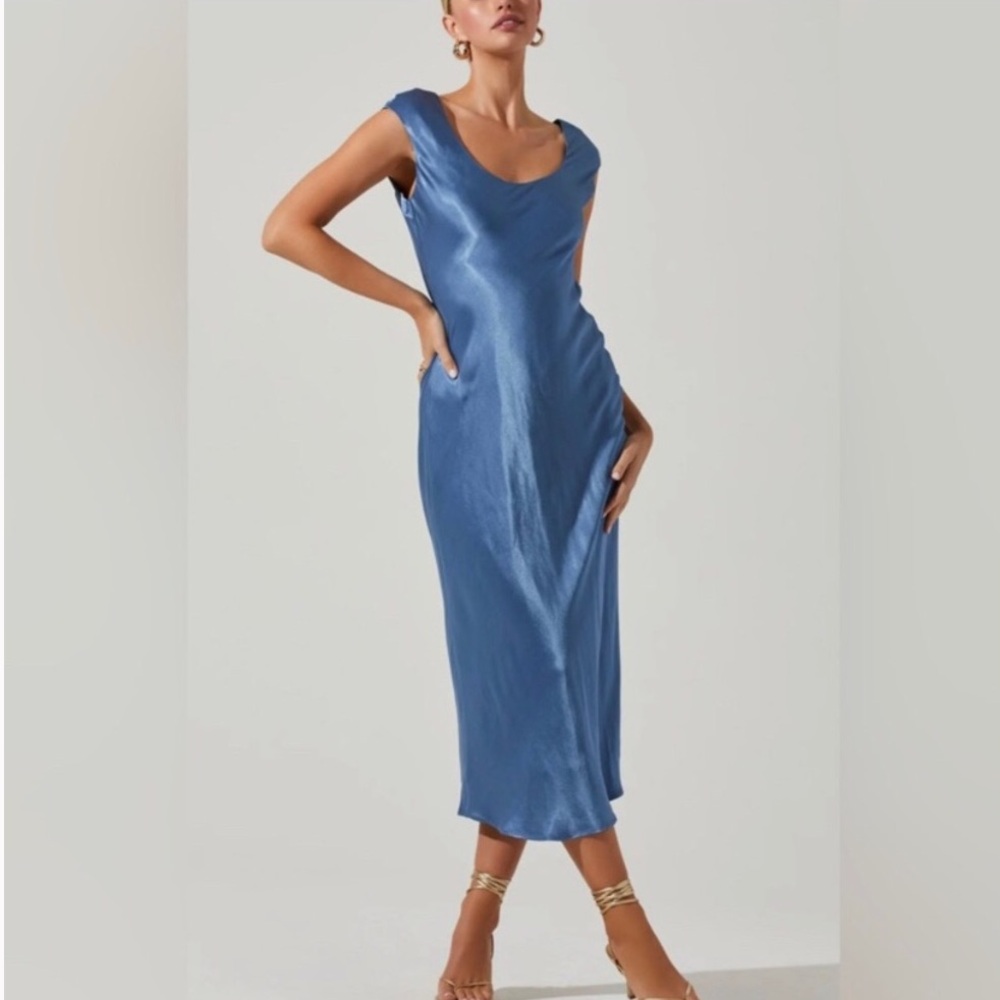 S🏷️ Revolve satin blue midi dress